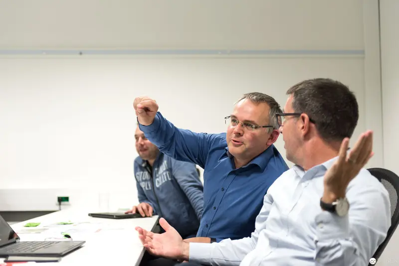Microsoft User Group Meeting: Collaborative Discussion in Corporate Setting