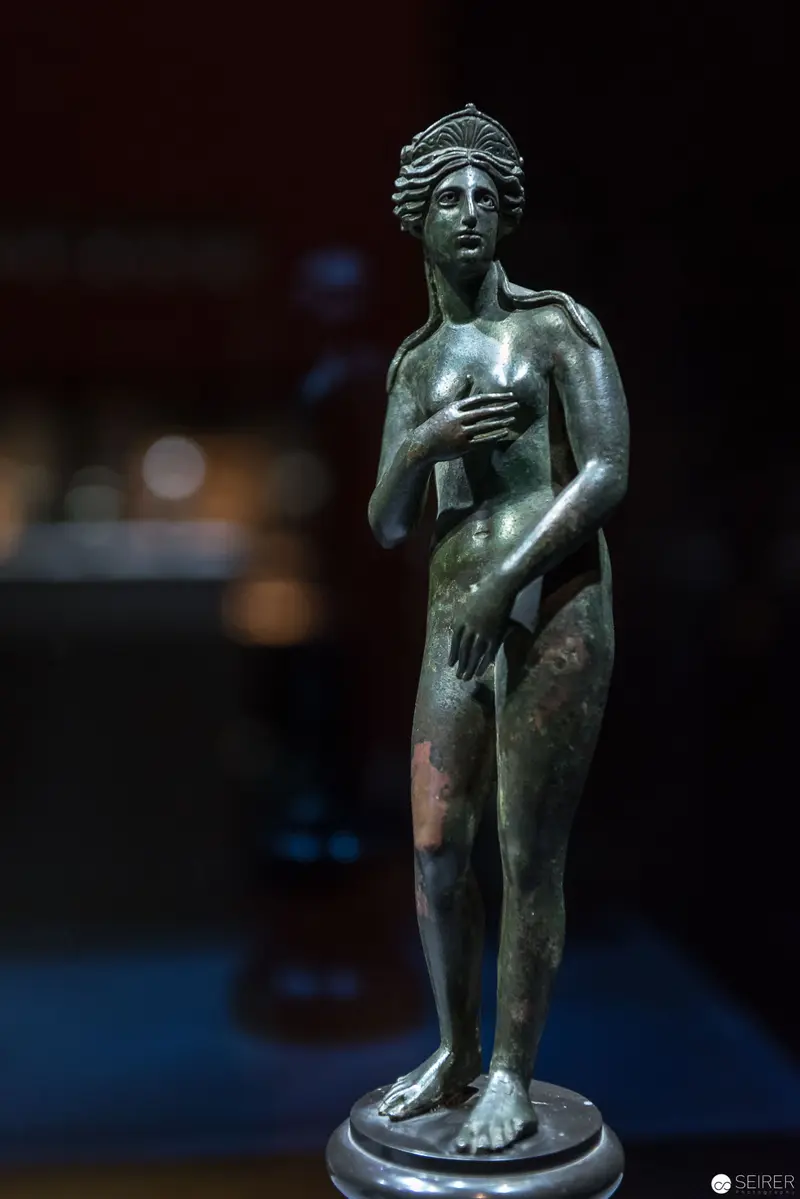 Bronze Statue of Nude Female Figure in Classical Greek Style