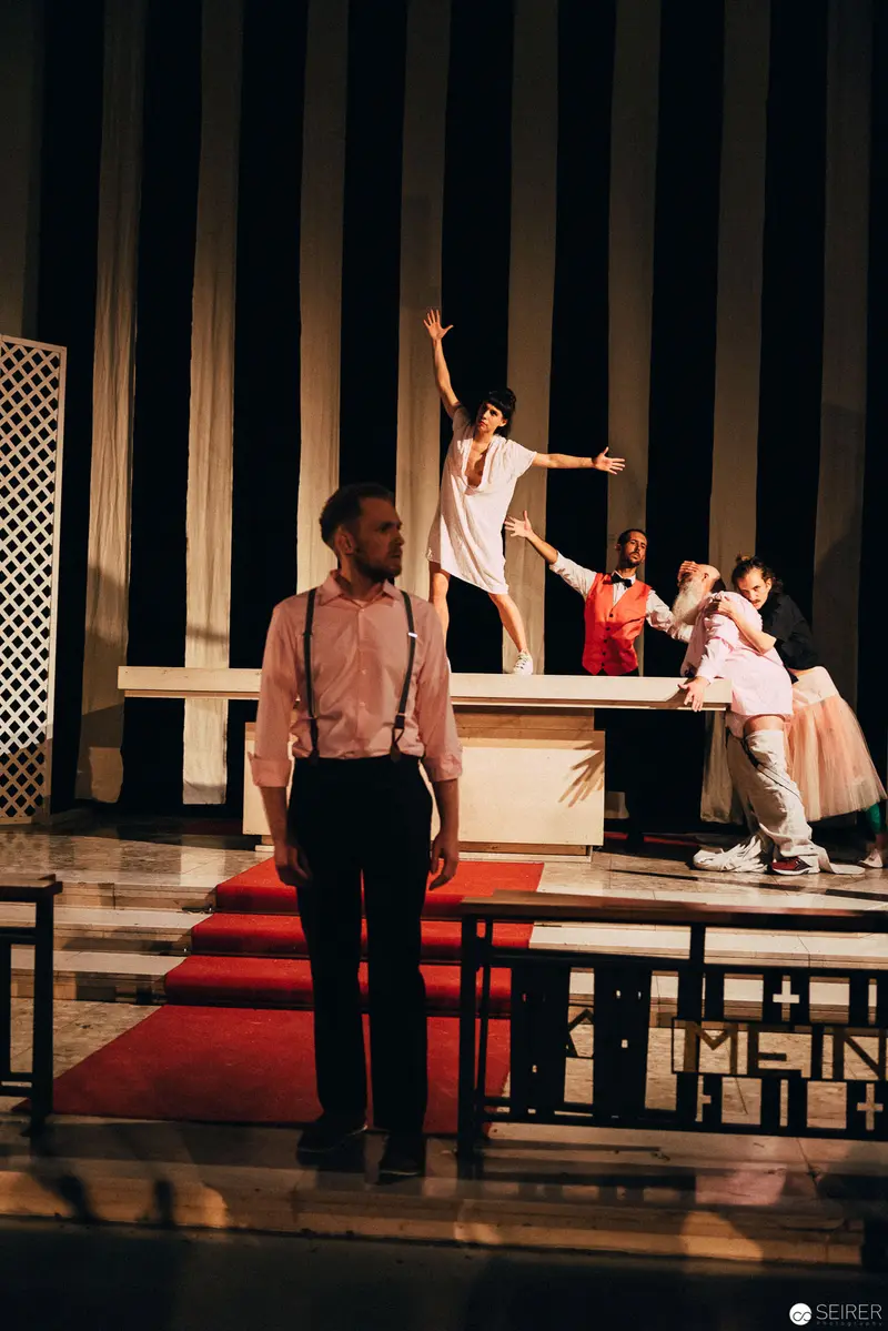 Nesterval's "Dirty Faust" Performance: Dramatic Staging with Actors on Multilevel Set