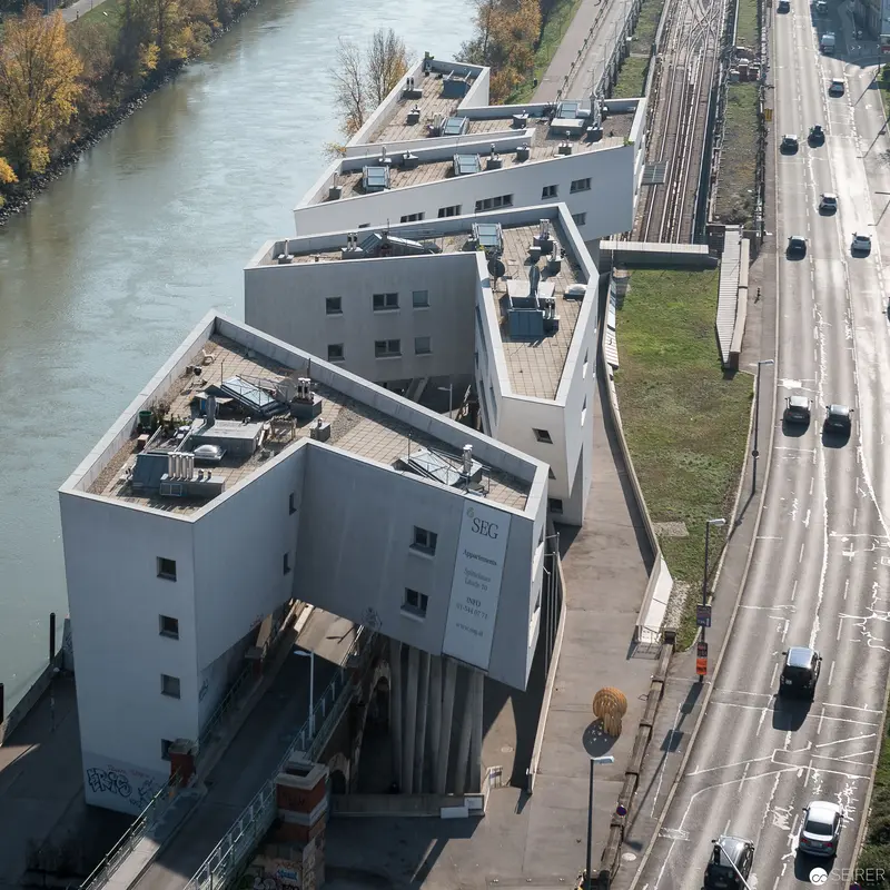Spittelau Waste Incineration Plant: Architectural Perspective along Vienna's Waterway