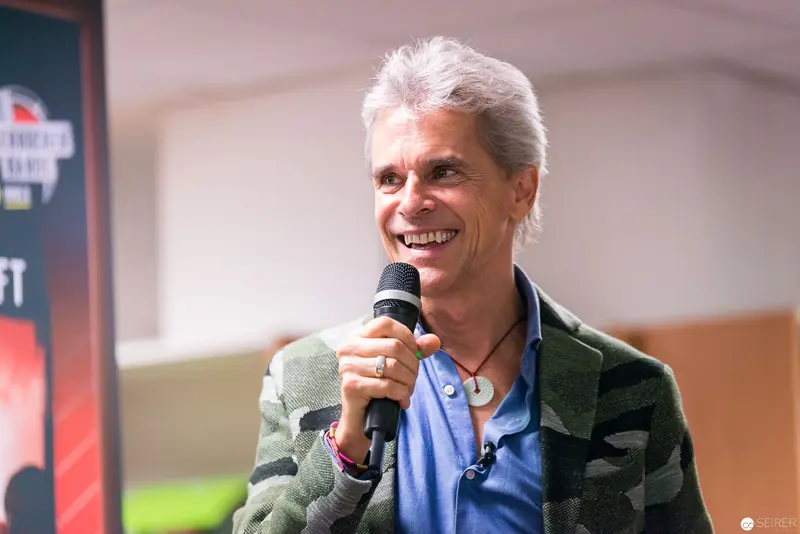 Thomas Brezina Presenting "Alte Geister ruhen unsanft" at Kuppitsch Bookstore