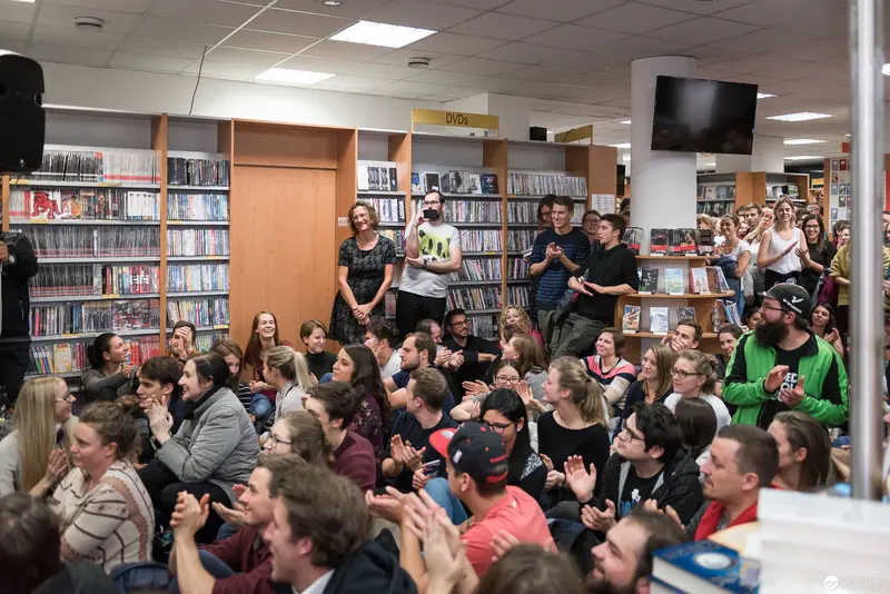 Thomas Brezina's Book Presentation for "Alte Geister ruhen unsanft" at Kuppitsch Bookstore