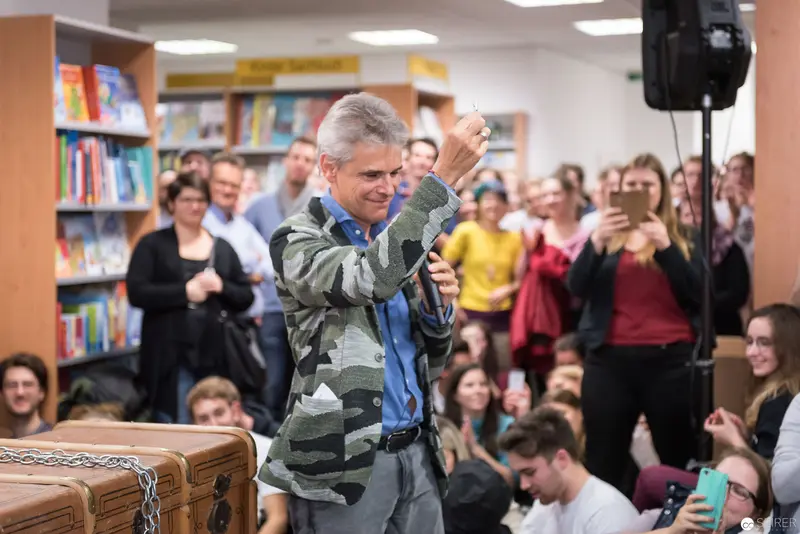 Thomas Brezina Presenting "Alte Geister ruhen unsanft" at Kuppitsch Bookstore
