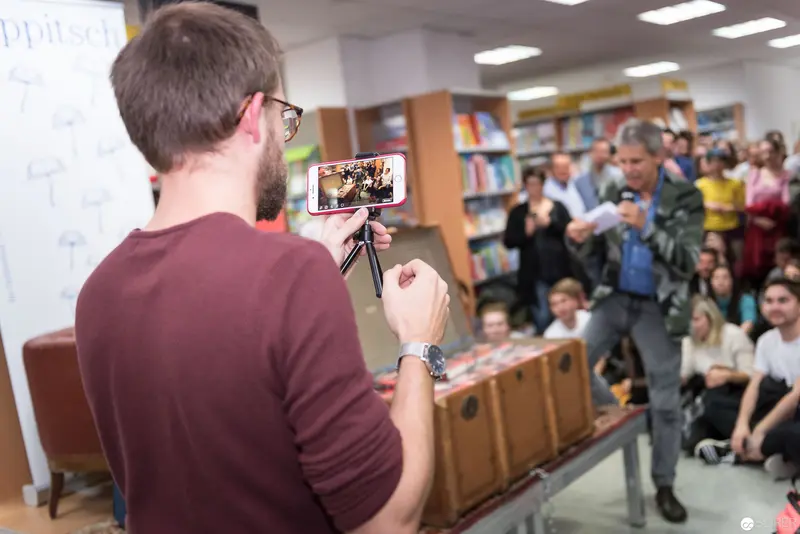 Thomas Brezina Presenting "Alte Geister ruhen unsanft" at Kuppitsch Bookstore