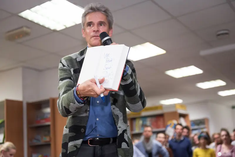 Thomas Brezina Presenting "Alte Geister ruhen unsanft" at Kuppitsch Bookstore