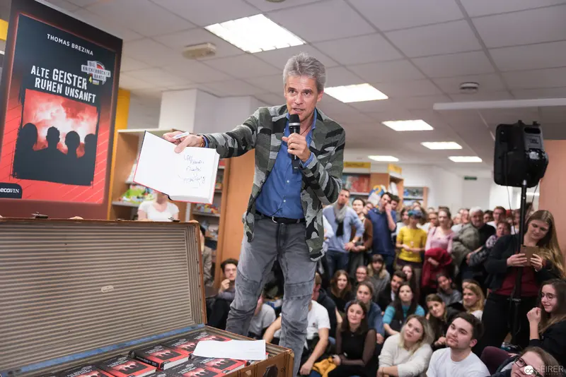 Thomas Brezina Presenting "Alte Geister ruhen unsanft" at Kuppitsch Bookstore