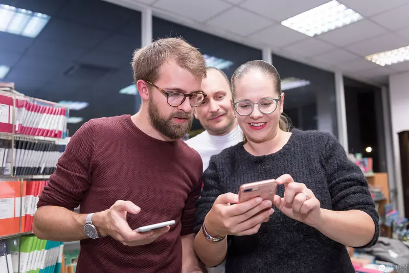 Thomas Brezina's Book Presentation at Kuppitsch Bookstore, Collaborative Smartphone Moment