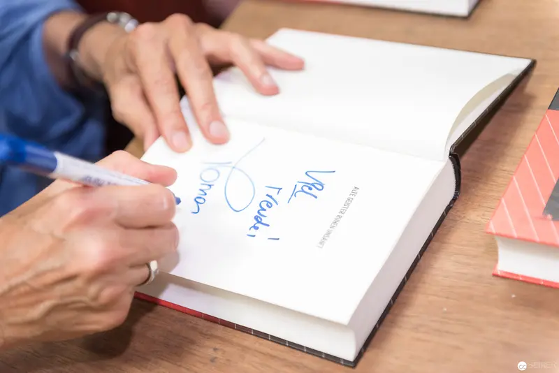 Thomas Brezina Signing "Alte Geister ruhen unsanft" at Kuppitsch Bookstore
