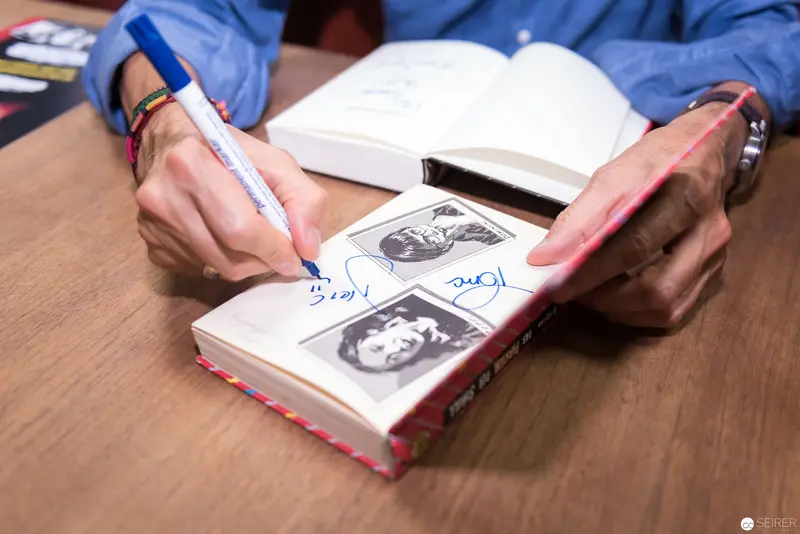 Thomas Brezina Signing Book "Alte Geister ruhen unsanft" at Kuppitsch Bookstore