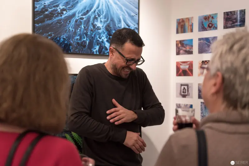 Wolf Hoffmann Vernissage: Intimate Gallery Moment with Photographers and Art Enthusiasts