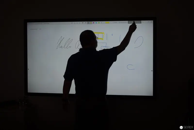 Experts Live Usergroup Silhouette Demonstrating Microsoft Technologies on Interactive Display