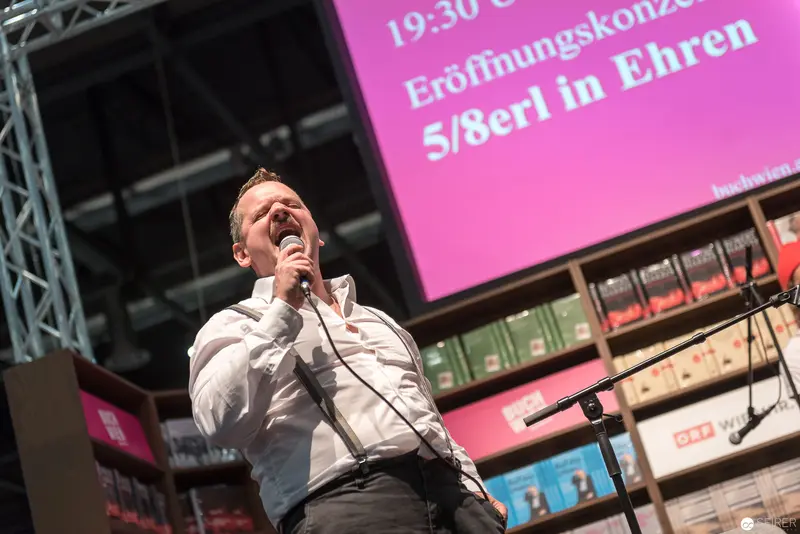 Keynote Speaker at 5/8erl in Ehren Event Delivering Passionate Address