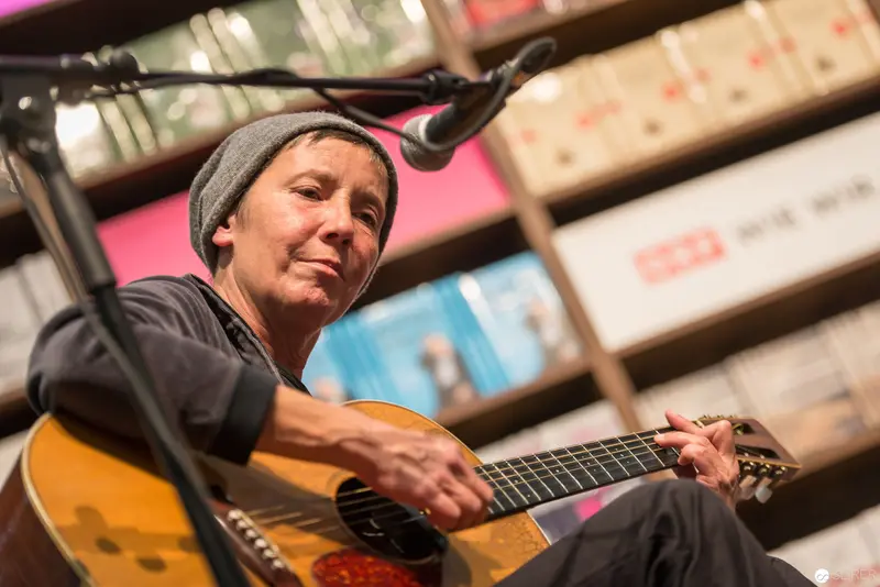 Acoustic Performance with Guitarist in Gray Beanie at Intimate Studio Session