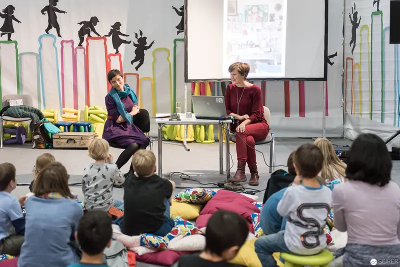 Storytellers Engage Young Audience in Colorful, Playful Educational Setting