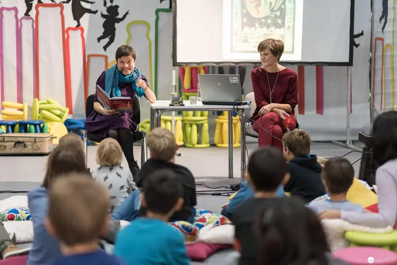 Lecture Performance at Book Wien 2017 with Two Presenters and Student Audience