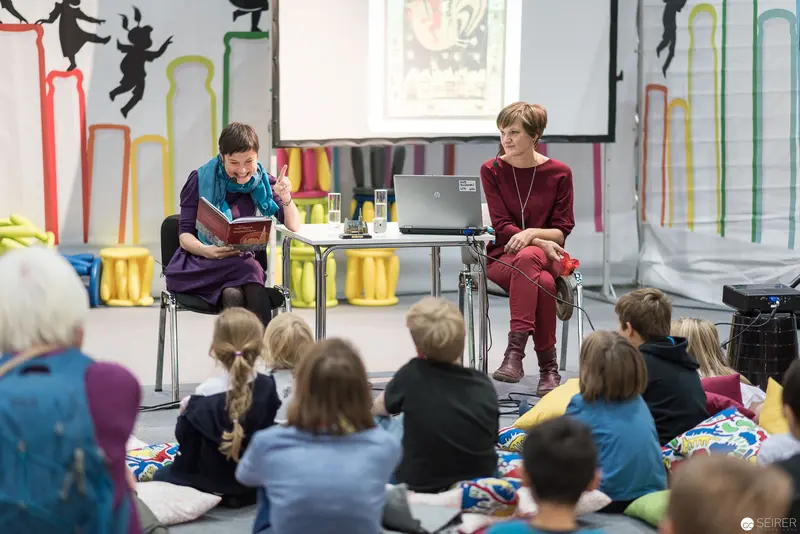 Lena Raubaum and Leonora Leitl Presenting at Creative Reading Workshop