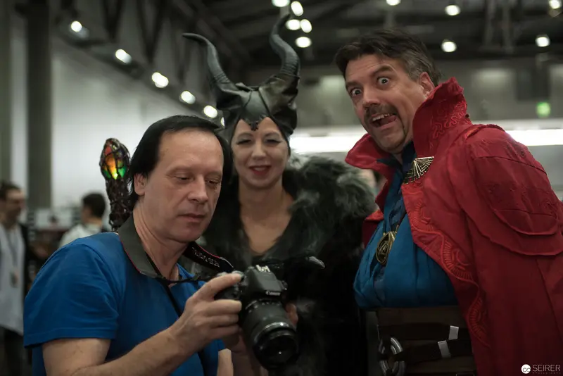 Comic Convention Cosplay: Camera, Performance, and Theatrical Posing
