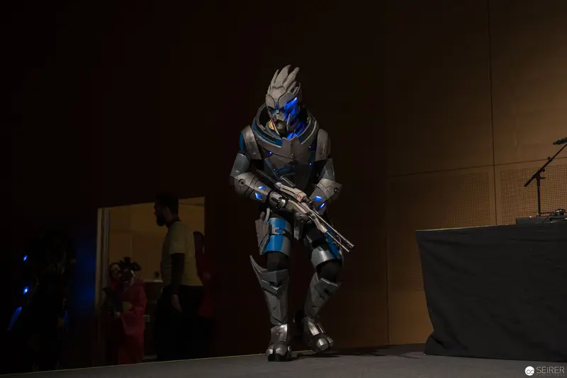 Armored Science Fiction Character in Blue and Gray Stage Cosplay