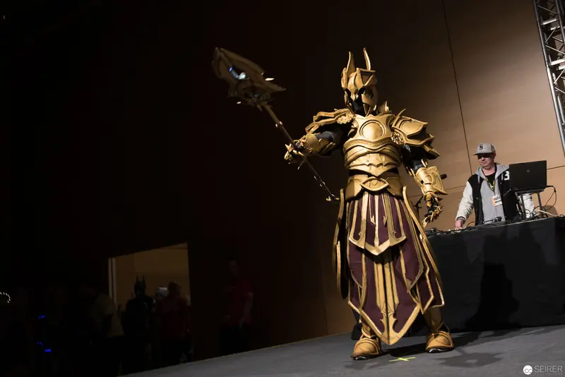 Golden Armored Warrior in Cosplay Performance Staged at Convention