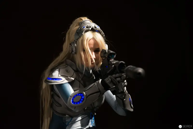 Cybernetic Female Warrior in High-Contrast Cosplay Pose with Advanced Technological Armament