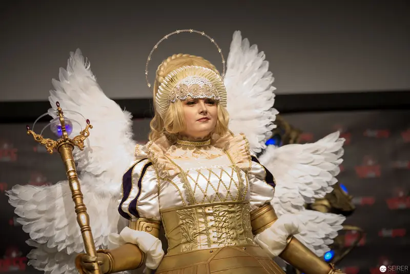 Baroque Angel Cosplay: Winged Figure in Gilded Costume with Ornate Scepter