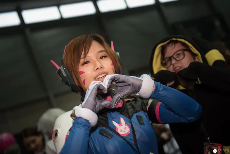 Cosplay Performance with Heart Gesture at Fan Convention
