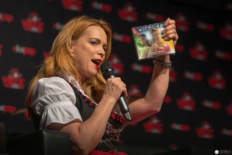Vienna Press Conference: Artist Presents Album with Dynamic Performance