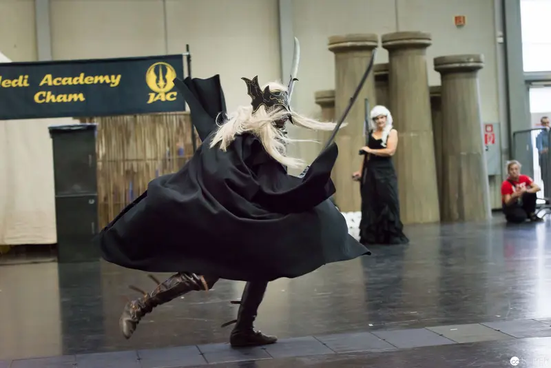 Klingenspiel Performance: Dynamic Fencing Movement at Academy Venue