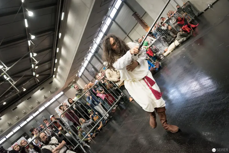 Klingenspiel Historic Fencing Performance: Performer in White with Sword at Vienna Event