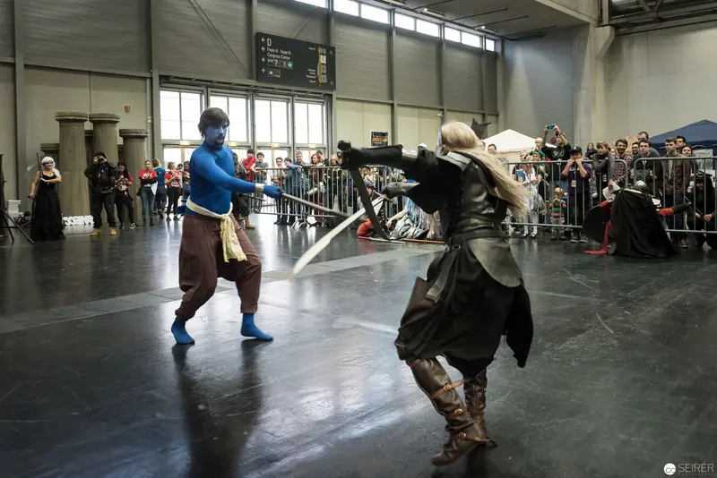 Klingenspiel Historic Fencing Performance: Dual Sword Demonstration in Indoor Arena
