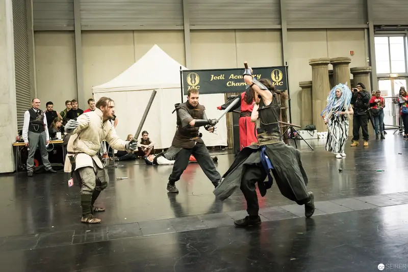 Klingenspiel Historic Fencing Performance: Dynamic Sword Combat Demonstration in Indoor Arena