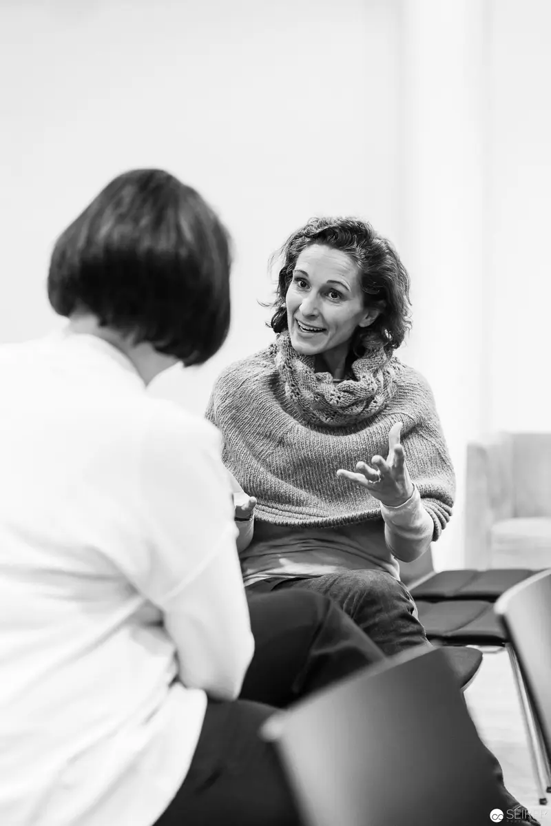 Melanie Laibl in Intimate Conversation, Gestural Communication During Interview