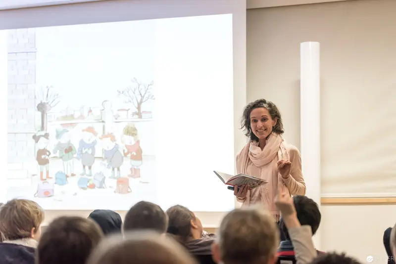 Melanie Laibl Conducting Interactive Book Reading at Bücherei Wien