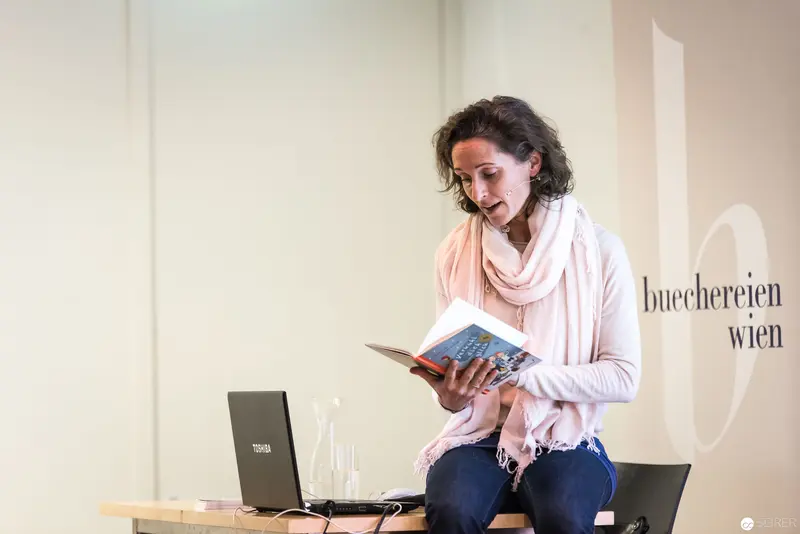 Melanie Laibl Reading at Bücherei Wien During Literary Event with Janetts Meinung