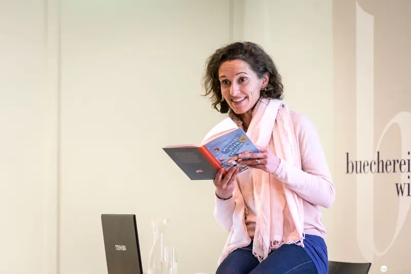 Melanie Laibl Reading at Bücherei Wien with Janetts Meinung Book Event