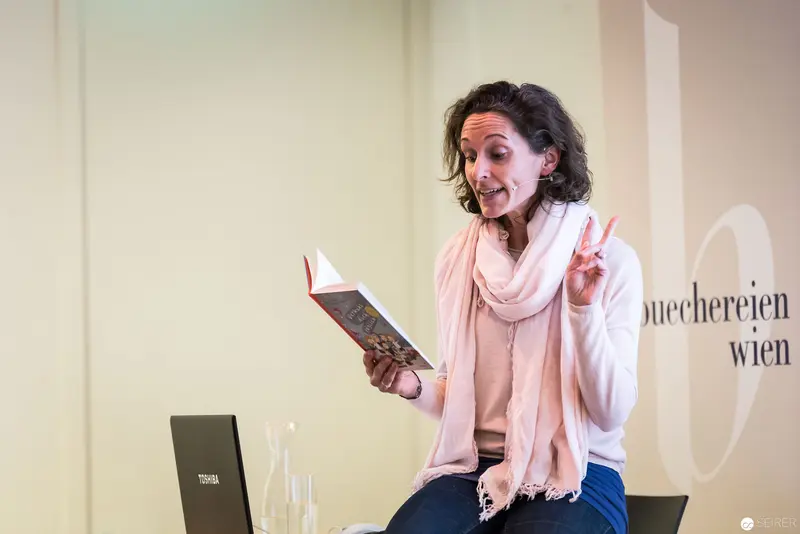 Melanie Laibl Performs Animated Book Reading at Bücherei Wien