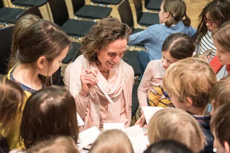 Melanie Laibl Engaging Children During Public Book Reading at Bücherei Wien