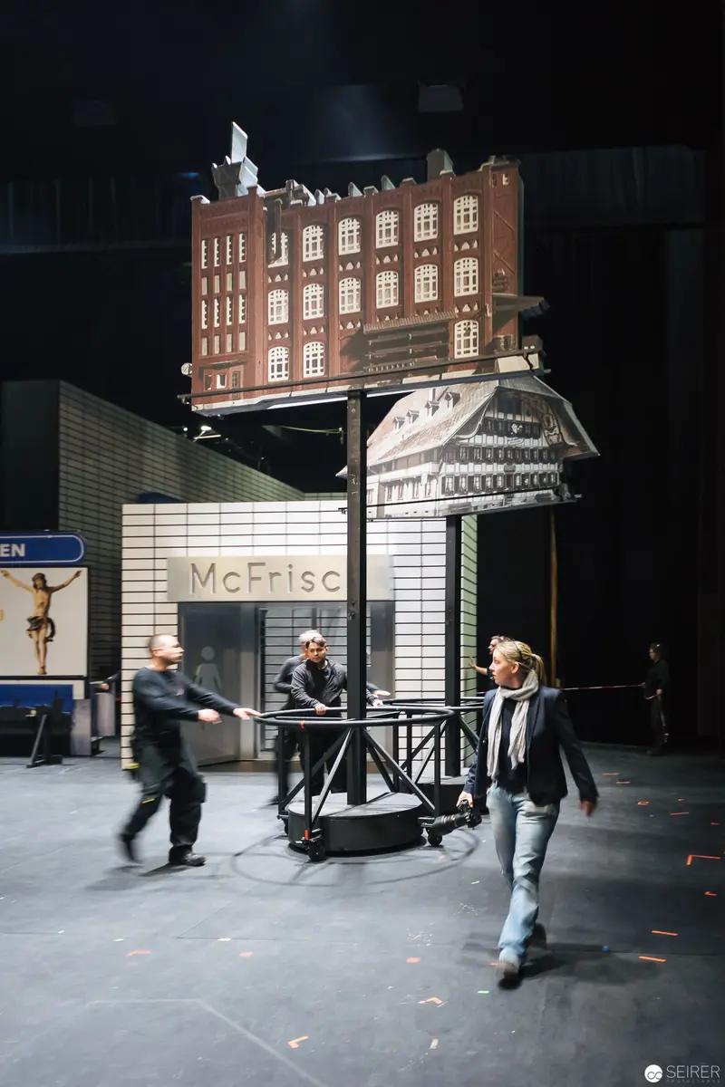 Staged Surrealism in "Besuch der alten Dame" at Theater an der Wien