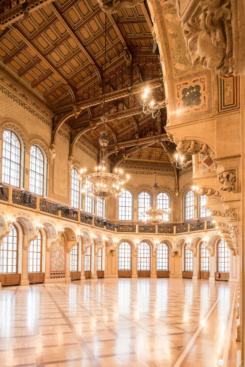 Luminous Grand Hall with Ornate Baroque Architecture and Crystal Chandeliers