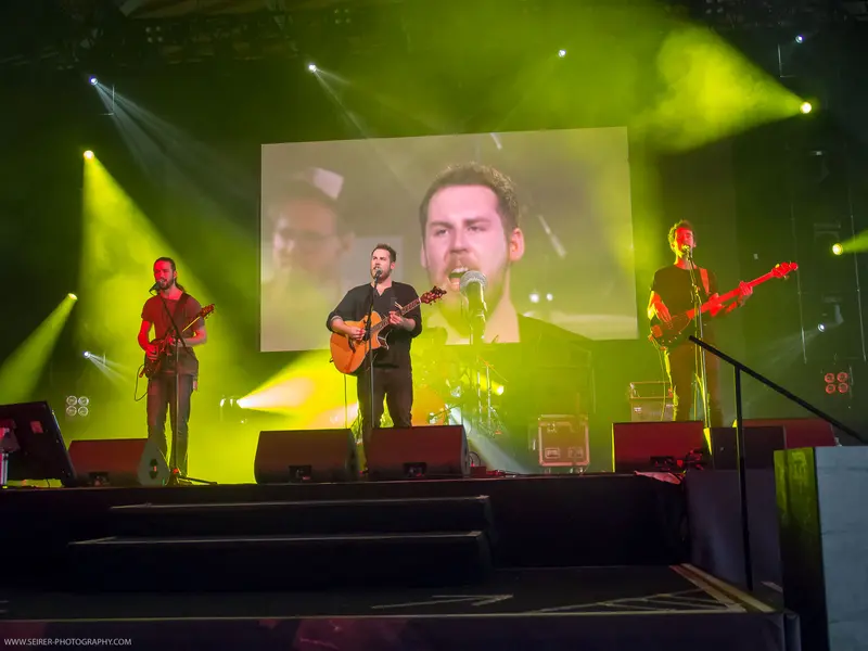 4GameChangers Festival: Indie Band Performance with Multi-Screen Stage Design