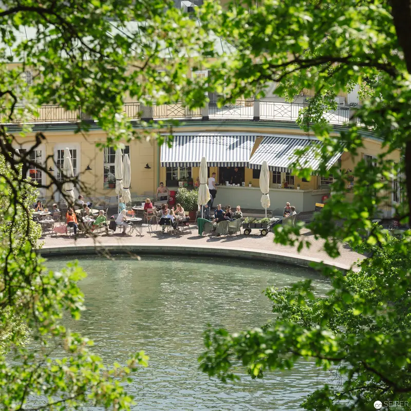 Tranquil Lakeside Café at Bad Vöslau Thermal Bath with Outdoor Seating