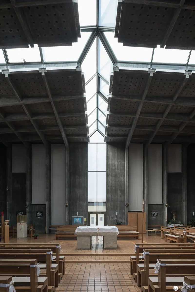 Modernist Church Interior at Pfarre Oberbaumgarten, Vienna with Minimalist Architectural Geometry