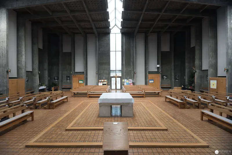 Modernist Church Interior at Pfarre Oberbaumgarten, Minimalist Architectural Perspective