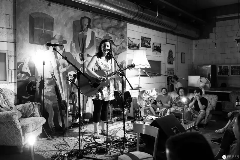 Intimate Acoustic Performance in Dimly Lit Industrial Space