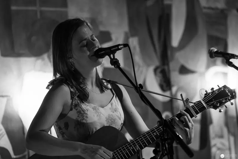 Acoustic Performance in Monochrome: Singer-Songwriter at Intimate Venue