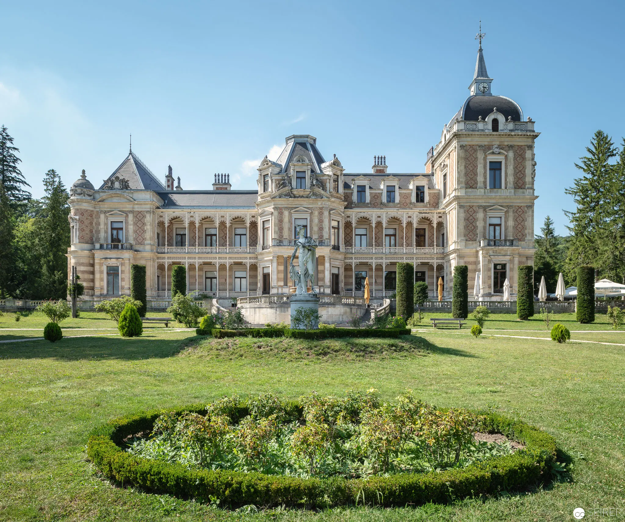 Hermesvilla Vienna: Elegant Neoclassical Palace with Manicured Baroque Gardens