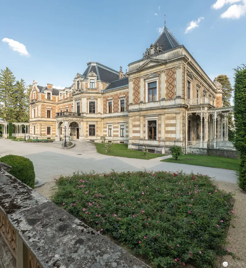 Hermesvilla in Vienna: Ornate 19th-Century Mansion with Symmetrical Architectural Elegance