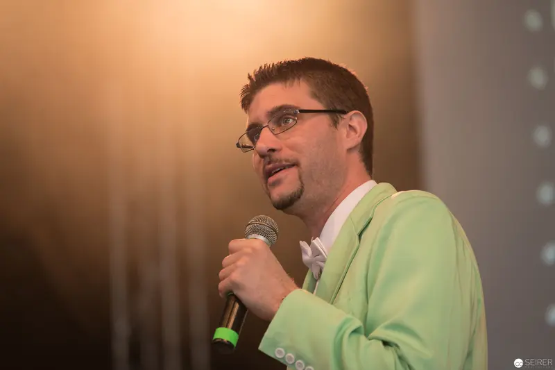 Performer in Mint Green Jacket Speaking at AniNite 2018 Event