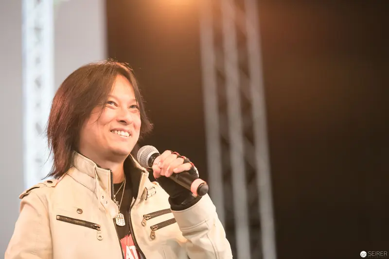 AniNite 2018: Performer Singing with Infectious Joy on Stage