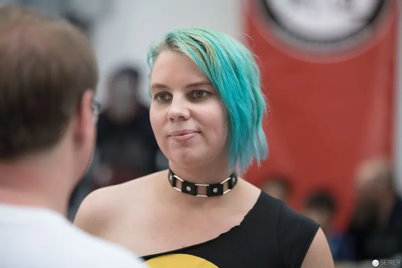 AniNite 2018: Young Woman with Turquoise Hair and Leather Choker